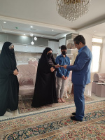 محمود صباحی زاده با حضور در منزل خانواده شهید  "اصغر حیدری"  از مقام شامخ شهدا تجلیل کرد.