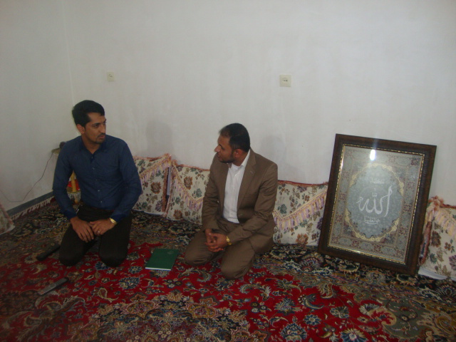 به گزارش روابط عمومی دانشگاه جامع علمی کاربردی استان هرمزگان،روزگذشته سوم بهمن ماه مسئول فرهنگی ودانشجویی واحداستانی ،ضمن دیدارباخانواده مرحوم جاودان ازجانبازان دوران دفاع مقدس،ازنزدیک بافرزند ایشان علی جاودان که ازدانشجویان مرکز علمی کاربردی تایدواترخاور