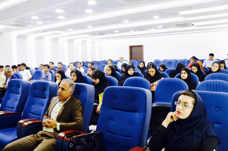 سرپرست مرکز آموزش علمی کاربردی شهرداری قشم:  با تأکید بر ارتباط موثر دانشجویان با شرکتهای دانش بنیان، از انعقاد تفاهم نامه های همکاری این مرکز، با سایر مراکز و ارگانها خبر داد